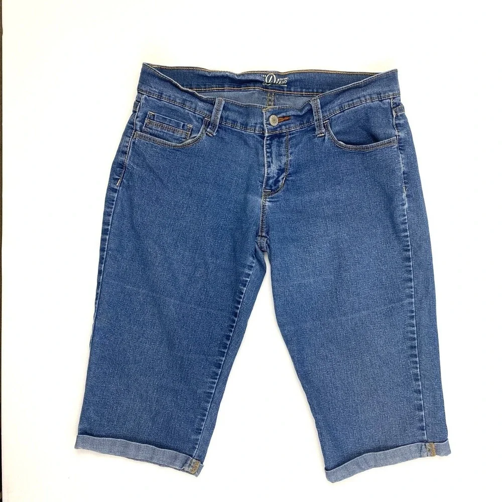 Old Navy The Diva Cuffed Bermuda‎ Women's size 6 Medium Blue Denim jean Shorts